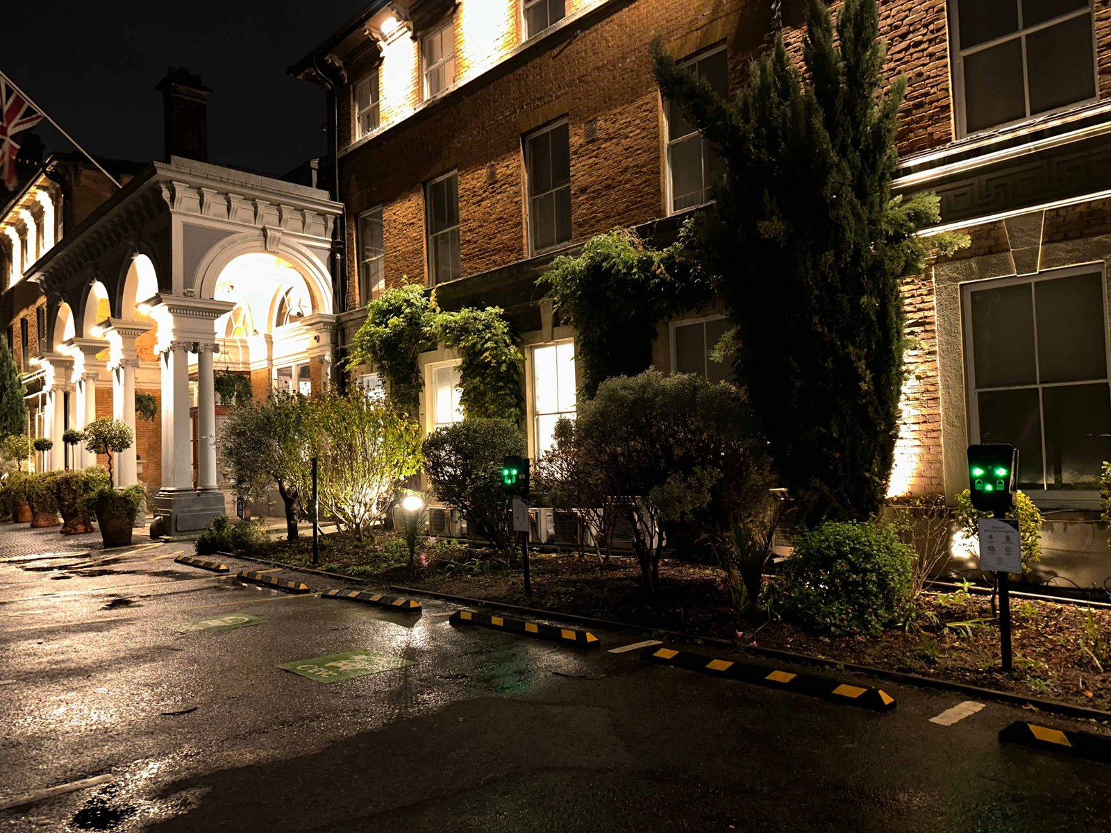 Hotel EV Charging / EVC for Hotels / Hotel Vehicle Charging Facilities